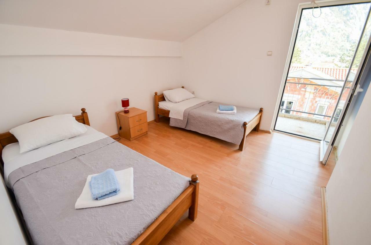 Apartment Barona โกตอร์ ภายนอก รูปภาพ